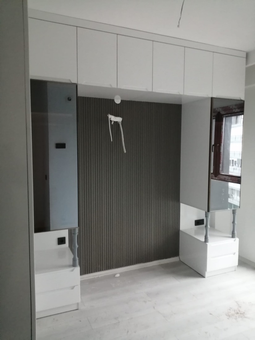 Boy aynalı yatak odası dolabı